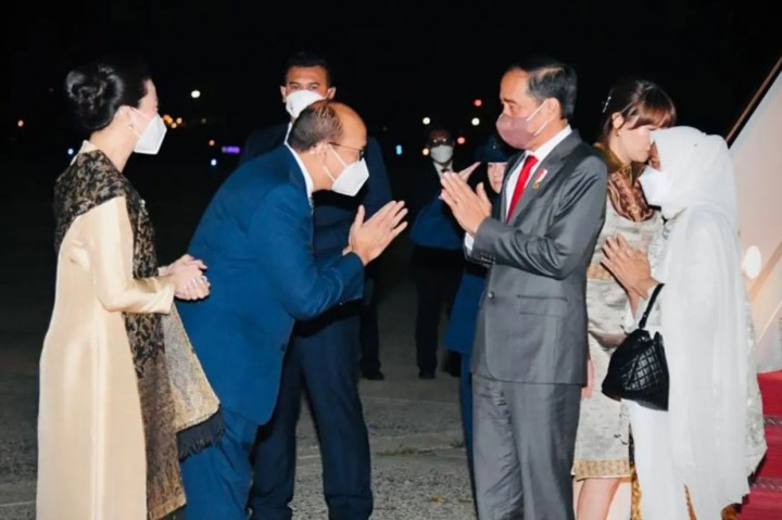 Presiden dan rombongan kemudian menuju hotel memulai agenda kerjanya pada Rabu waktu setempat.