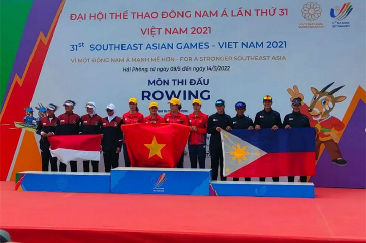 Merah Putih juga mendapatkan dua perak hari ini. Perak pertama berasal dari nomor women's quadruple sculls (W4X) oleh Putri Agni Anugerah, Annisa Meilani Yahya, Maslin Efrilia dan Dewi Purwanti.