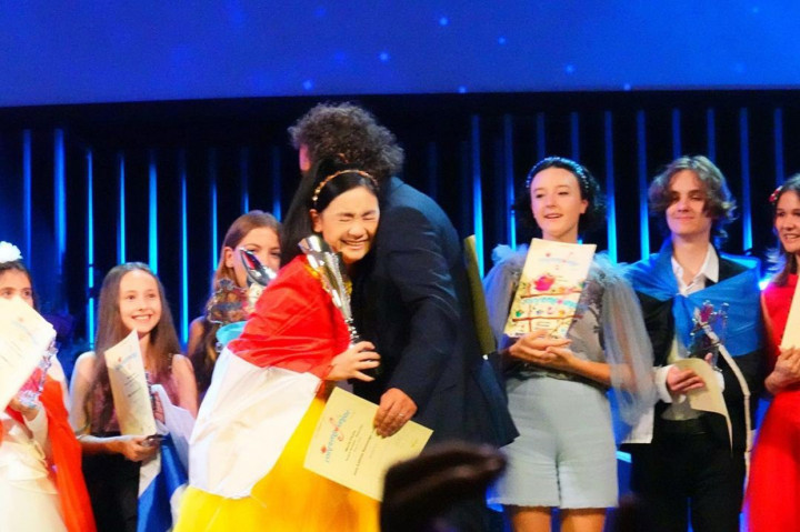 Kali ini, gadis kelahiran Jakarta, 1 Januari 2008 baru saja menyabet penghargaan di ajang kompetisi menyanyi internasional 