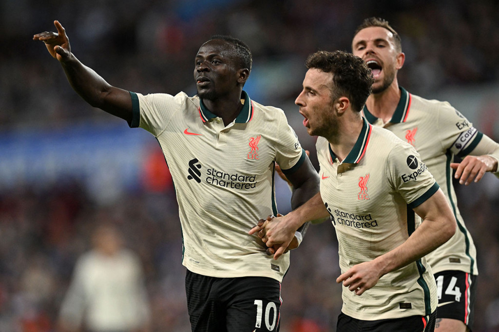 Liverpool terus tempel Manchester City di klasemen sementara Liga Inggris setelah menang tipis 2-1 atas tuan rumah Aston Villa dalam laga tunda pekan ke-33 di Villa Park, Rabu, 11 Mei 2022 dini hari WIB.