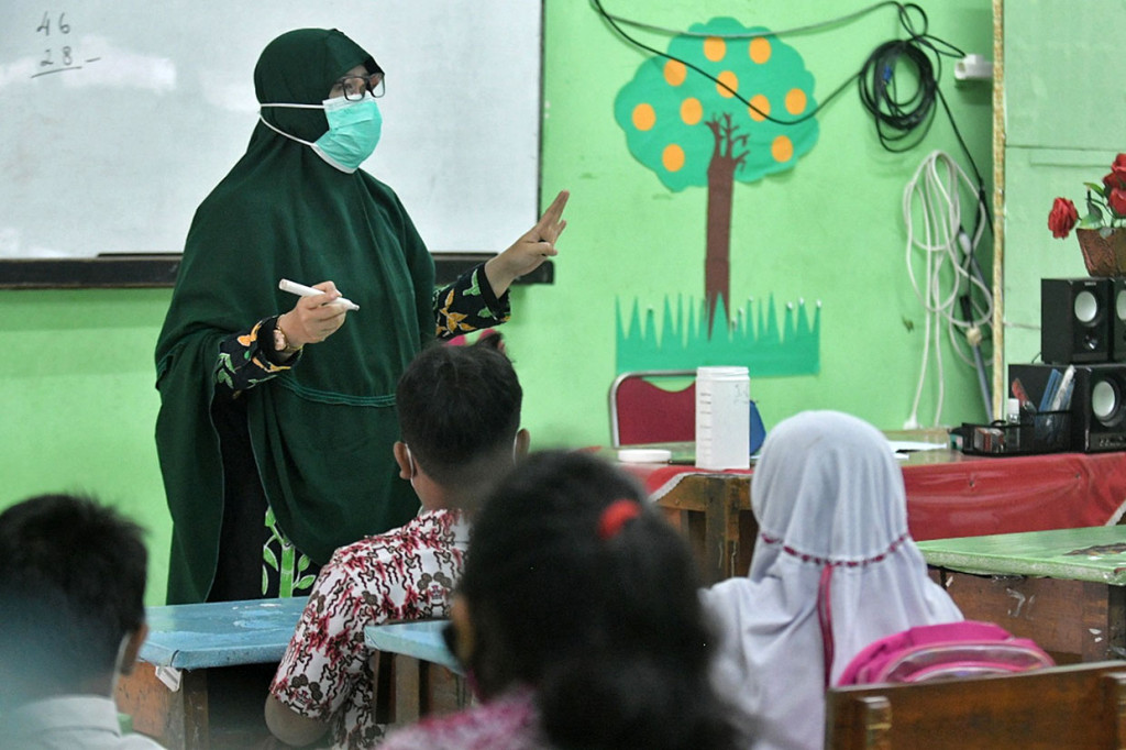 Wakil Gubernur DKI Jakarta Ahmad Riza Patria menyebutkan ada 21 kasus dugaan hepatitis akut yang ditemukan di Ibu Kota dengan korban meninggal tiga anak.