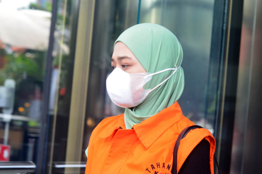 KPK juga merampungkan berkas Plt Sekda PPU Mulyadi, Kepala Dinas PUPR Kabupaten PPU Edi Hasmoro, Kepala Bidang Dinas Pendidikan Pemuda dan Olahraga Jusman, dan Bendahara Umum DPC Partai Demokrat Balikpapan Nur Afidah Balqis.