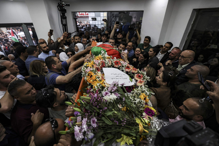 Ribuan Warga Palestina Antarkan Jenazah Jurnalis Al Jazeera