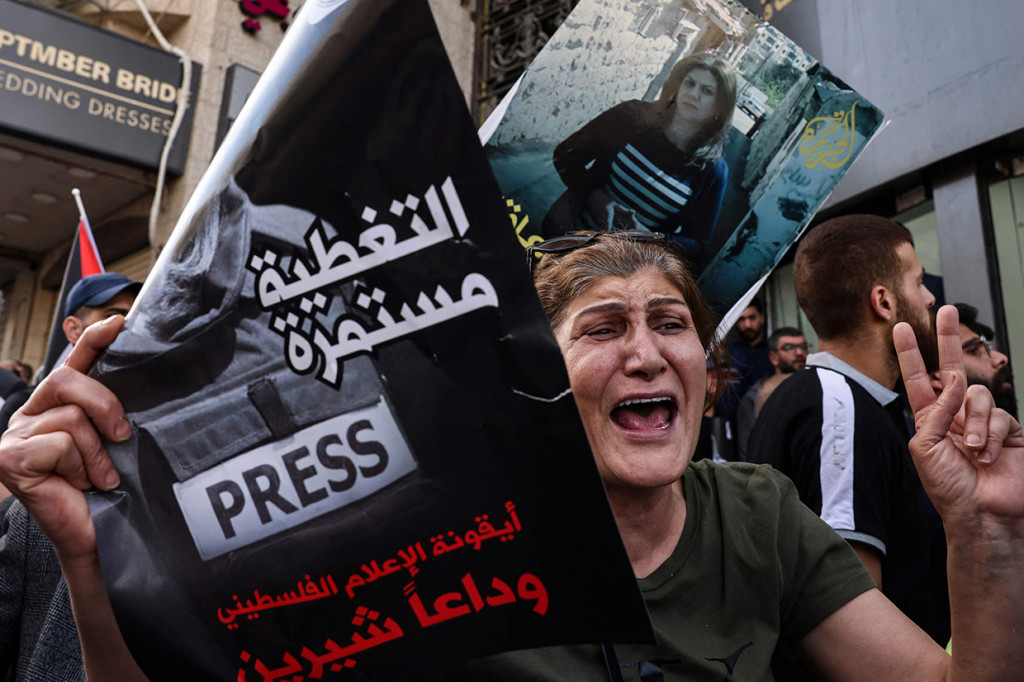 Seperti diketahui, wartawan veteran Al Jazeera itu dilaporkan tewas ditembak pasukan Israel pada Rabu, 11 Mei 2022, saat meliput operasi penyerbuan pasukan Israel di kamp pengungsi Jenin di Tepi Barat.