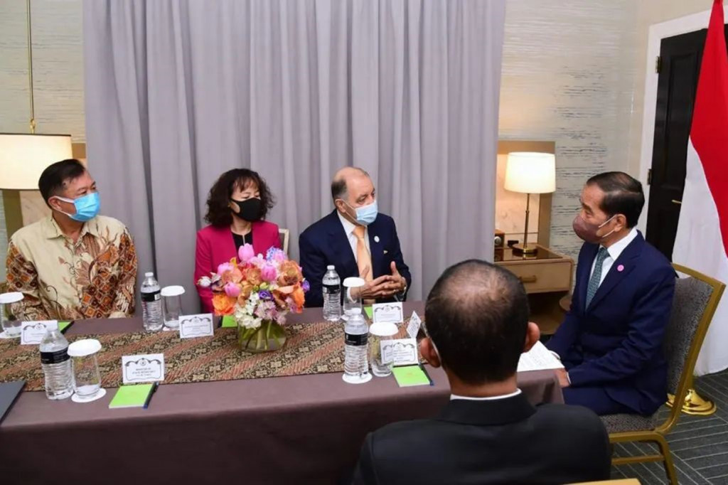 “Saya menyambut baik penandatanganan MoU di Dubai, November 2021 yang lalu. Sebagai implementasi rencana tersebut pada 24 Januari lalu, saya telah lakukan groundbreaking industri hilirisasi coal to DME di Bukit Asam. Saya berharap semua rencana investasi tersebut dapat segera ditindaklanjuti,” ucap Presiden Jokowi.