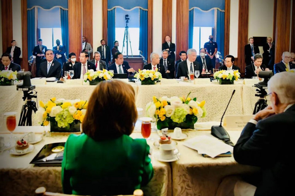 ASEAN, menurut Presiden Jokowi, selama lebih dari 5 dekade menikmati perdamaian dan stabilitas. Negara ASEAN juga bekerja keras membangun arsitektur kawasan yang mengedepankan kerja sama.