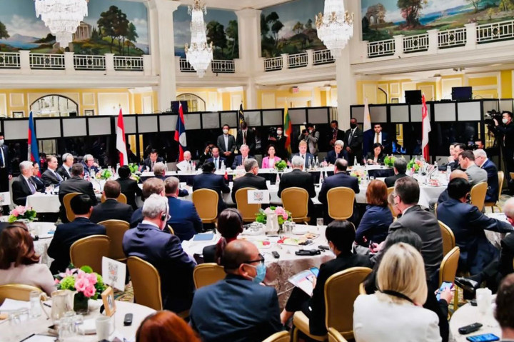 Dalam pertemuan tersebut, Jokowi menekankan potensi bahan baku industri sebagai salah satu kekuatan Indonesia. Dalam rangkaian Konferensi Tingkat Tinggi ASEAN-AS, Presiden menyampaikan bahwa selain penyediaan bahan baku industri, Indonesia juga memiliki kekuatan dalam penyediaan energi hijau dan ekonomi digital.