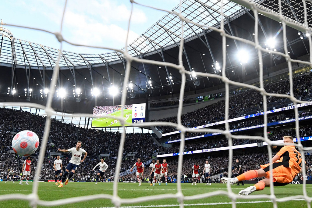 Harry Kane membuka skor dari titik putih pada menit ke-22, setelah sebelumnya Son Heung-min dilanggar Cedric Soares di kotak terlarang.