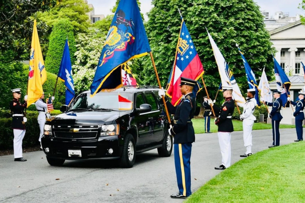 Dari Hotel Ritz-Carlton, Presiden Jokowi berangkat menuju Gedung Putih dan tiba sekitar pukul 17.20 waktu setempat,.