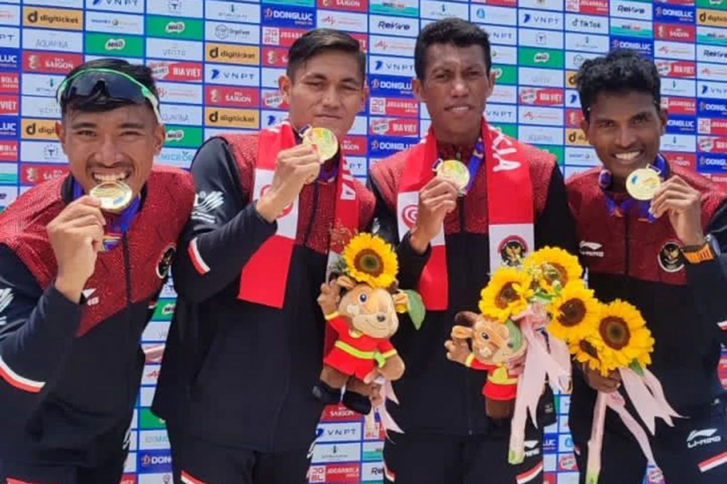 Dayung Indonesia kembali tampil tercepat pada nomor lightweight man's quadruple scull. Ali Mardiansyah, Kakan Rusmana, Ihram, dan Ardi Isedi menyumbang emas keempat dayung setelah mengalahkan Vietnam, Filipina, Thailand, dan Kamboja pada babak final.