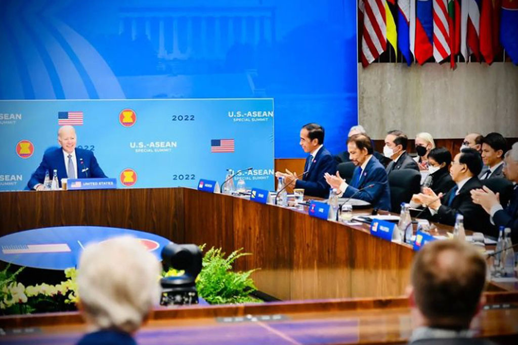 Pertumbuhan ekonomi, menurut Jokowi, juga memprihatinkan. IMF menurunkan prediksi pertumbuhan ekonomi di emerging and developing Asia sebesar 0,5 persen pada 2022 dan 0,2 persen pada 2023. Dan Bank Dunia menurunkan prediksi pertumbuhan ekonomi beberapa negara ASEAN hingga 1,2 persen.