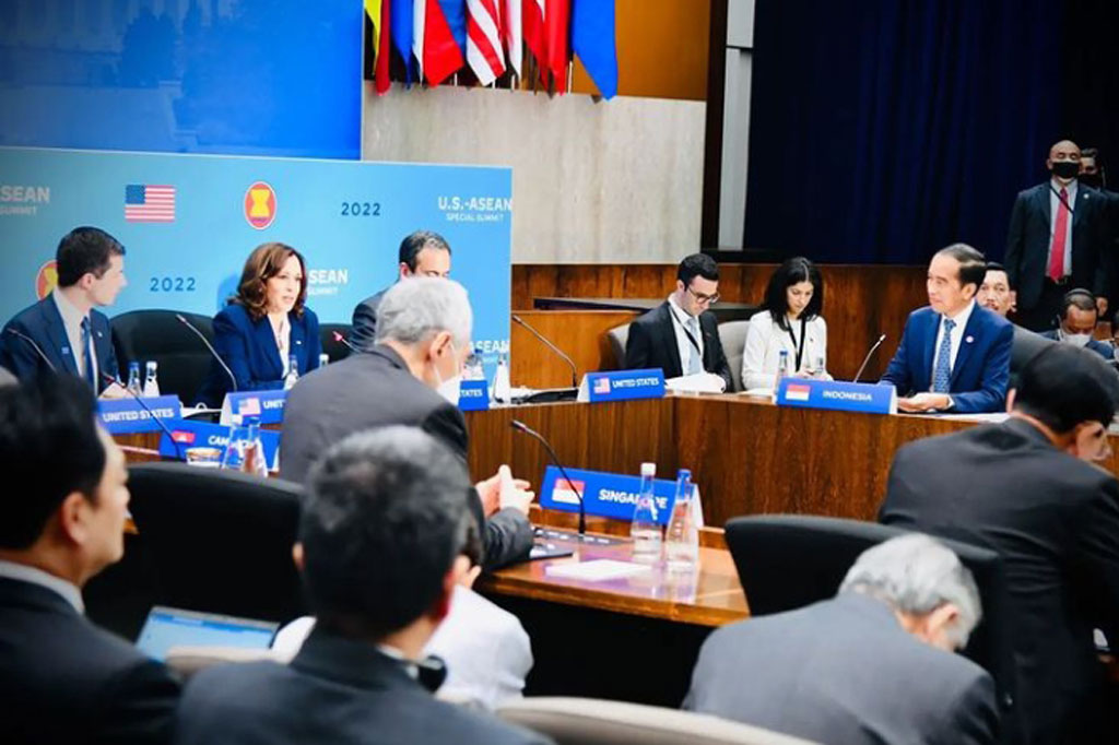 “Pembiayaan iklim yang harus terpenuhi, kerja sama transisi energi diperkuat, dan investasi di ekonomi hijau harus ditingkatkan,” ungkap Presiden dalam pertemuan yang khusus membahas isu perubahan iklim, transformasi energi bersih, dan infrastruktur yang berkelanjutan tersebut.