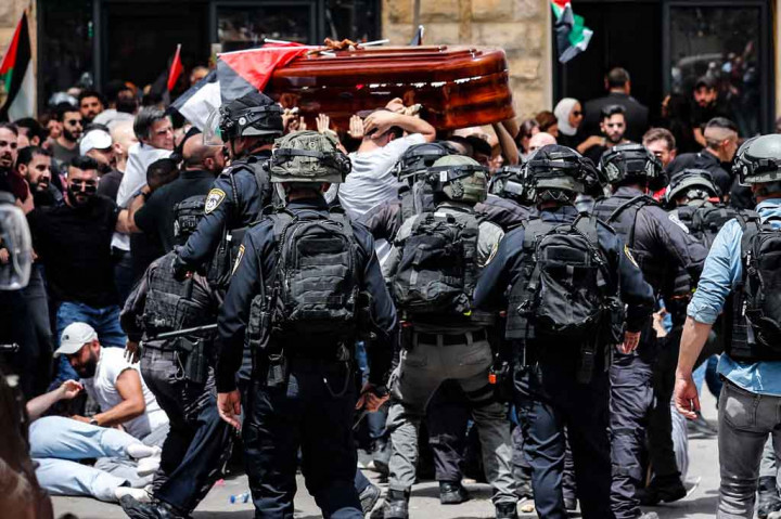 Sadis! Polisi Israel Pukuli Pelayat Jurnalis Al Jazeera
