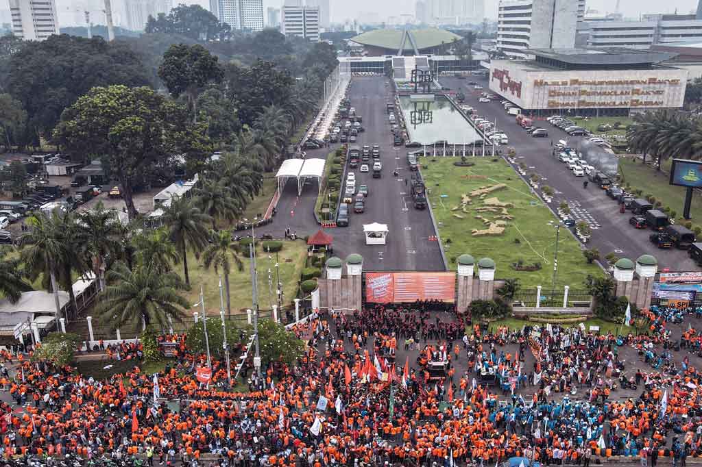 Selain kegiatan di Jakarta, aksi juga digelar di 50 daerah lain secara bersamaan, di antaranya 20 ribu buruh di Surabaya, 5 ribu buruh di Semarang, 15 ribu buruh di Batam, 5 ribu buruh di Medan, dan puluhan ribu buruh lainnya di beberapa kota industri, seperti Yogyakarta, Aceh, Padang, Bengkulu, Riau, dan Lampung.