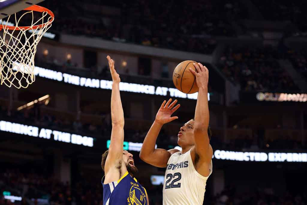 Sementara Desmond Bane menambahkan 25 poin, Jaren Jackson Jr. mencetak 12 poin, sedangkan Steven Adams menyumbang 10 rebound.