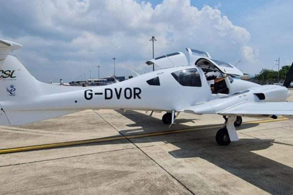 Dari komunikasi radar, pilot diperintahkan untuk kembali ke Kuching karena sudah melanggar teritorial wilayah udara Indonesia. Namun pilot menyatakan tidak mungkin kembali ke Kuching karena dikhawatirkan bahan bakar tidak mencukupi, sehingga meminta mendarat di Batam.