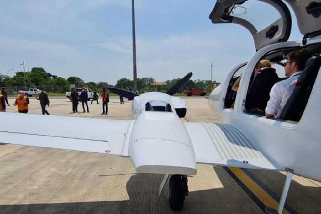 Setelah mendarat di Batam, seluruh kru dicek kesehatan oleh petugas Kantor Kesehatan Pelabuhan Batam dan dinyatakan sehat serta sudah mendapat vaksin penguat covid-19. Pihak Imigrasi juga menyatakan tidak ada barang-barang ilegal di dalam pesawat serta dokumen imigrasi berupa paspor dinyatakan lengkap.