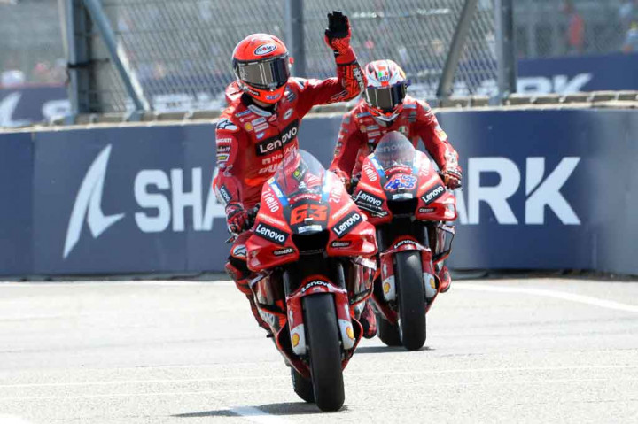 Sang pembalap Ducati tersebut menjadi orang ketiga yang memecahkan rekor lap di Le Mans akhir pekan ini, setelah sebelumnya Enea Bastianini dan Johann Zarco memperbaiki catatan lap terbaik sirkuit di daerah Sarthe itu pada FP2 dan FP3.