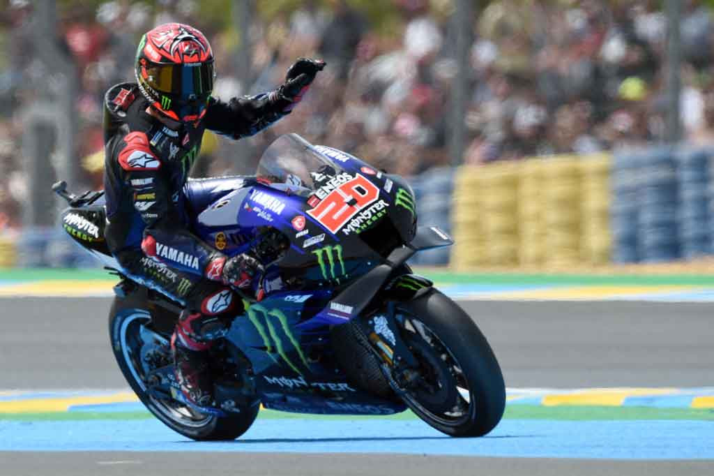 Pemuncak klasemen sementara, sekaligus tuan rumah, Fabio Quartararo akan mengawali serangan dari P4, 0,238 detik di belakang polesitter. Sang pembalap Yamaha akan ditemani Enea Bastianini (Gresini) dan kompatriot senegaranya, Johann Zarco di baris kedua.