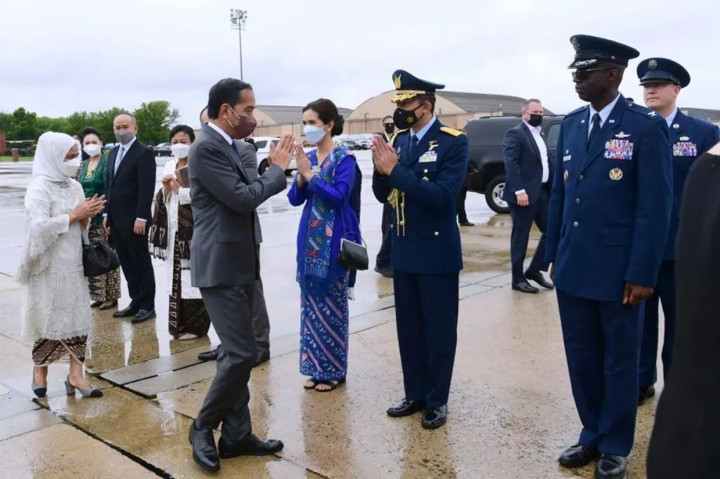Jokowi dan Iriana Jokowi beserta rombongan diperkirakan akan tiba di Tanah Air pada Senin pagi, 16 Mei 2022. 