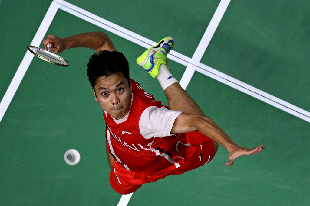 Tunggal putra terbaik Indonesia tersebut kalah 21-8, 17-21, 16-21. 