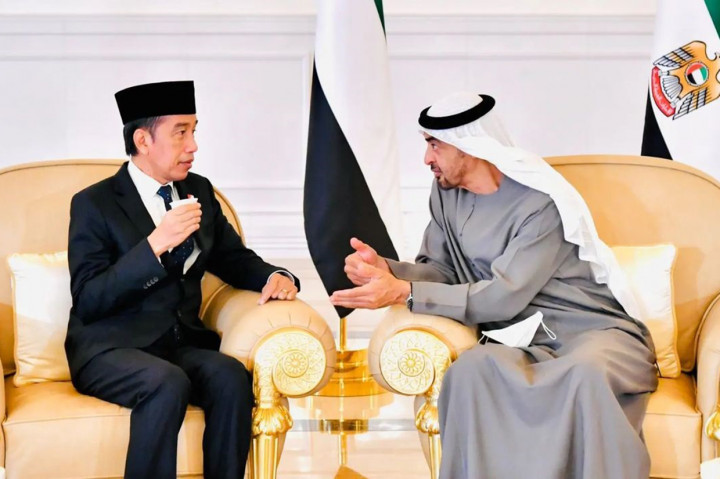 Di tempat tersebut, dia bertemu dengan Yang Mulia Mohamed bin Zayed dan menyampaikan belasungkawanya.
