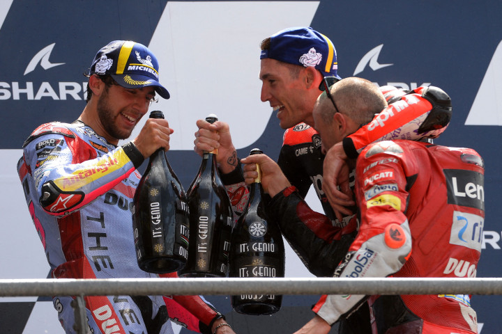 Dia memimpin 2,718 detik atas pembalap Ducati Lenovo Jack Miller.