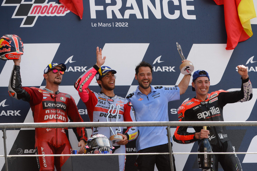 Andalan Aprilia Aleix Espargaro (+4,182 detik) melengkapi podium.