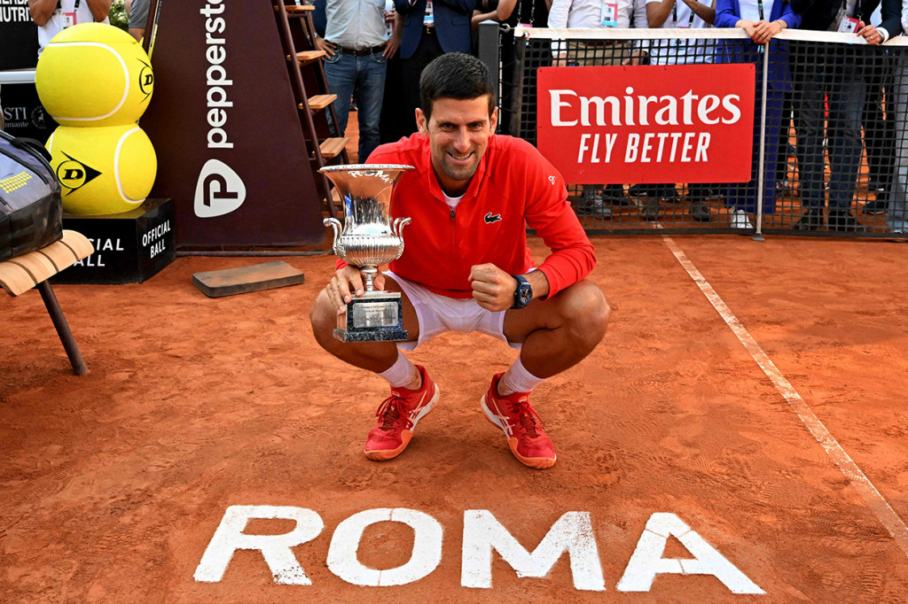 Menurut informasi yang dimuat di laman ATP, Novak Djokovic saat ini telah mengantongi 63 gelar yang disebut dengan istilah Big Title itu dengan rincian 20 Grand Slam, 38 ATP Masters 1000, dan 5 ATP Finals.