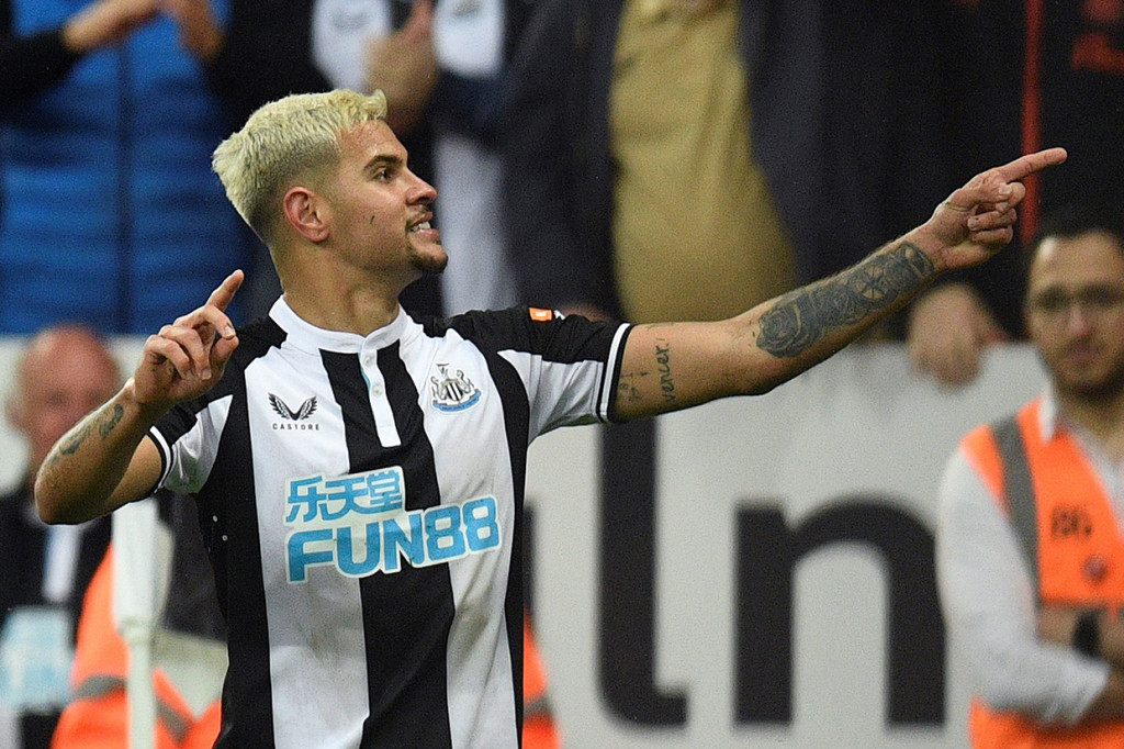 Bruno Guimaraes melakukan selebrasi usai mencetak gol ke gawang Arsenal, pada pertandingan Liga Inggris pekan ke-37 yang dihelat di St James' Park, Selasa, 17 Mei 2022, dinihari WIB.