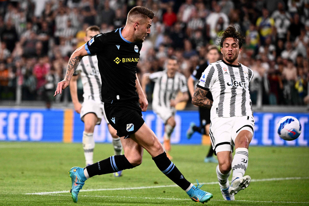 Mendapat momentum, Lazio terus menggempur pertahanan Juve. Lazio sempat mencetak gol pada menit ke-90, tapi gol Sergej Milinkovic-Savic dianulir karena terjadi pelanggaran terlebih dulu terhadap Federico Bernardeschi.