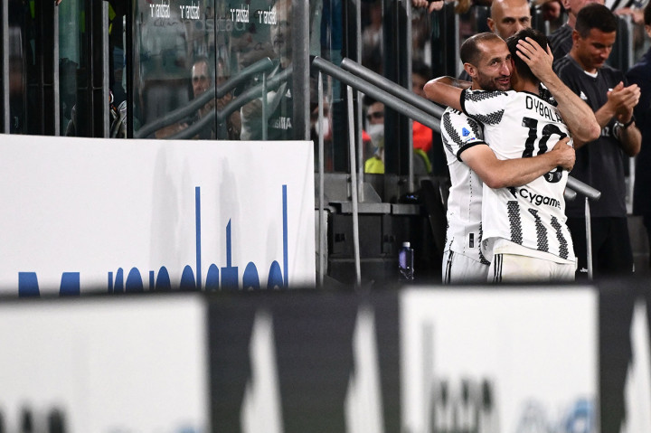 Perpisahan La Joya bersama Juventus tidak dibarengin dengan hasil manis. Sempat unggul lewat gol Dusan Vlahovic (10’) dan eksekusi penalti Alvaro Morata (36’), gol bunuh diri Alex Sandro (51’) dan gol telat Sergej Milinkovic-Savic (90+6’) menggagalkan kemenangan Juventus.