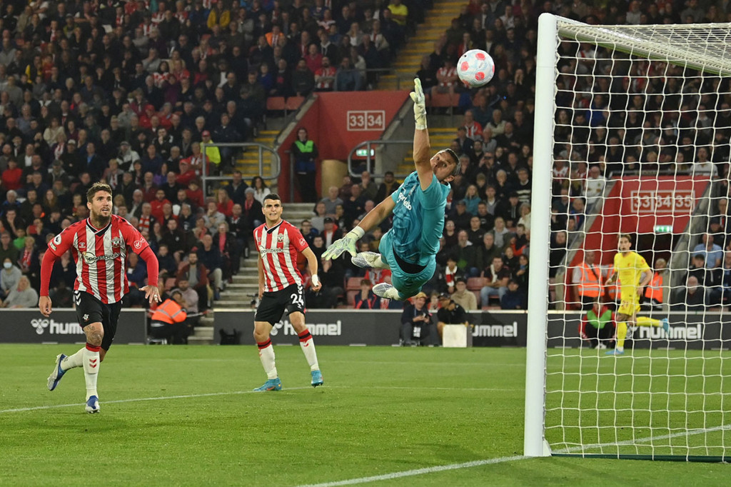 Selepas turun minum kedua tim saling melancarkan serangan demi mencetak gol kedua. Liverpool akhirnya berhasil berbalik unggul pada menit ke-67 lewat Joel Matip. Sepak pojok Tsimikas dengan baik ditanduk oleh Joel Matip ke pojok kiri atas gawang Southampton. Skor berubah menjadi 2-1 untuk tim tamu.
