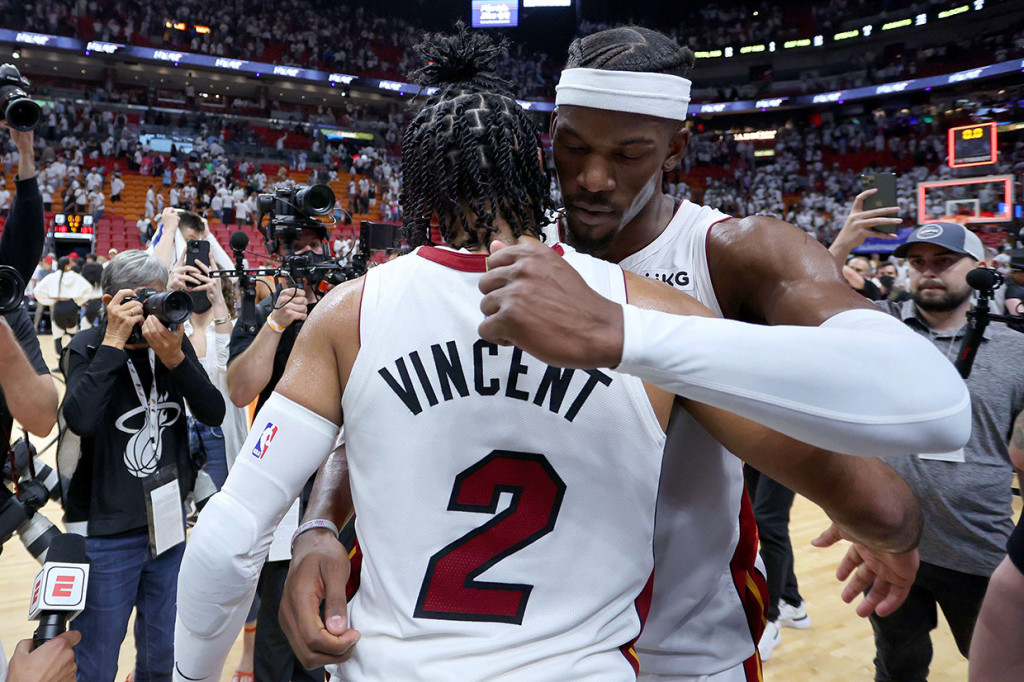 Jimmy Butler mencetak 41 poin untuk mengantarkan tuan rumah Miami Heat menang 118-107 atas Boston Celtics pada Gim 1 final Wilayah Timur, Rabu, 18 Mei 2022 WIB.