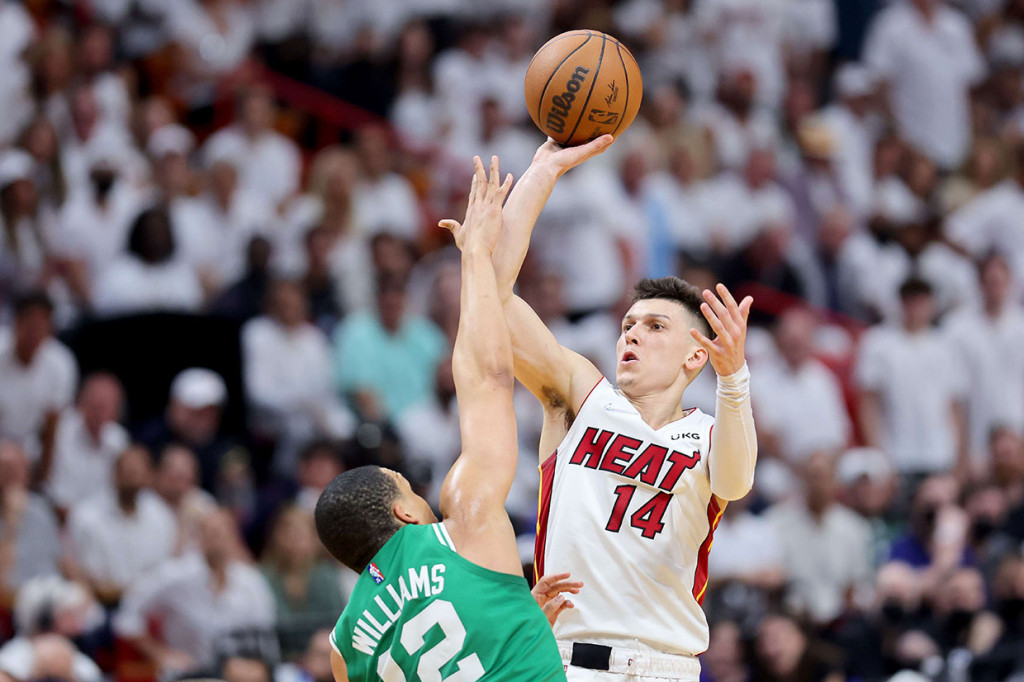 Tyler Herro mencatatkan 18 poin dan delapan rebound, sedangkan Gabe Vincent membukukan 17 poin untuk Miami Heat.