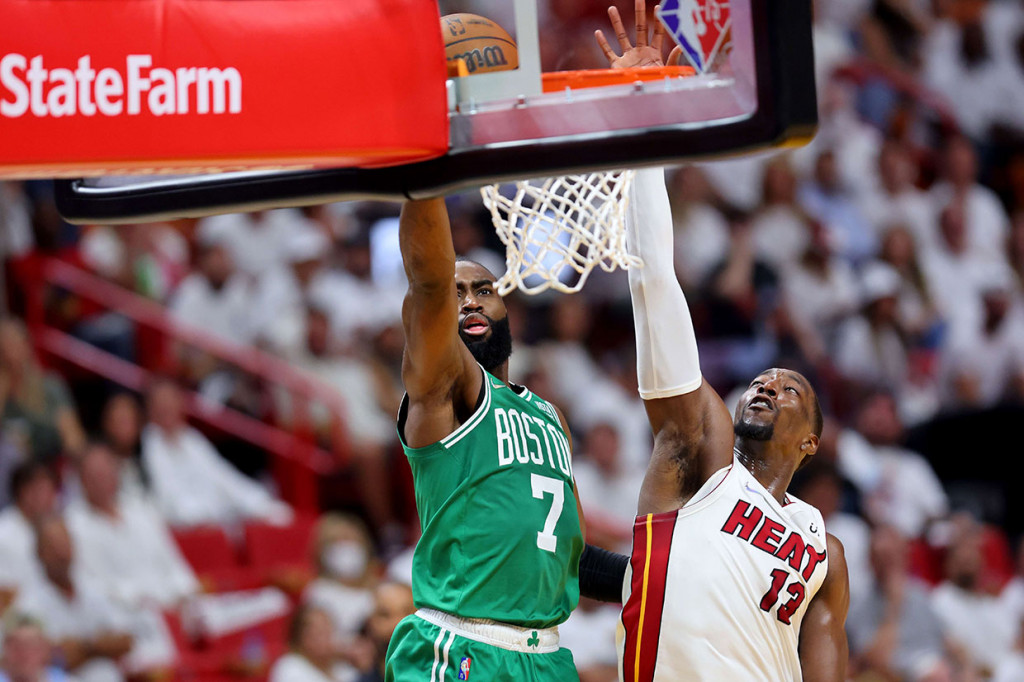 Sementara Jaylen Brown mencetak 24 poin dan 10 rebound, Robert Williams III menambahkan 18 poin dan sembilan rebound, dan Payton Pritchard juga mencetak 18 poin untuk Boston.