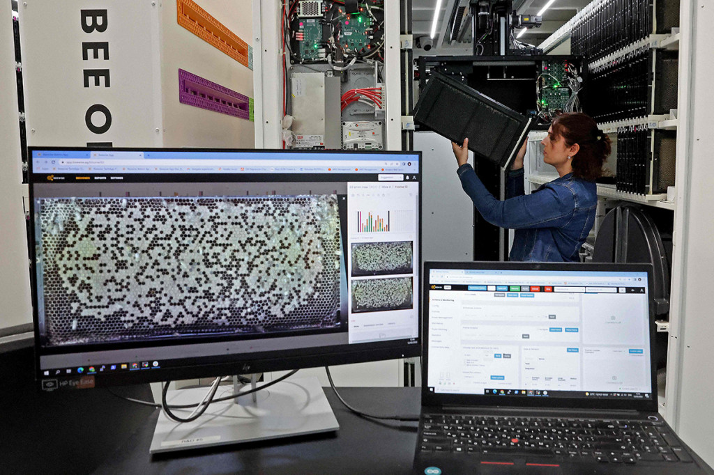 Sebuah perusahaan asal Israel mengembangkan perangkat sarang lebah robotik yang canggih, yang dinamai Beehome.