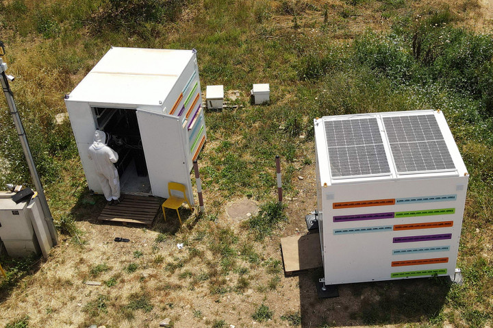 Alat itu akan mengirimkan peringatan saat sebuah koloni lebah akan datang dan juga saat bantuan manusia diperlukan dalam memanen madu.