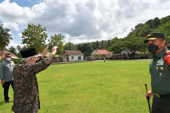 Selepas meninjau kawasan industri, Ma'ruf dijadwalkan bertolak ke Kota Kendari menggunakan helikopter. Di Kota Kendari, Ma'ruf akan menyerahkan bantuan langsung tunai dan bantuan sosial yang lain kepada warga di Sentra Meohai Kendari.