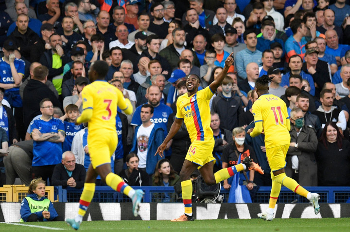 Palace unggul terlebih dahulu pada menit ke-21 lewat sundulan Jean-Philippe Mateta menyambut tendangan bebas Eberechi Eze.
