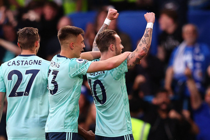 Tuan rumah tertinggal terlebih dahulu saat laga baru berjalan enam menit lewat sepakan James Maddison yang mengoyak jala The Blues. The Foxes memimpin 1-0.
