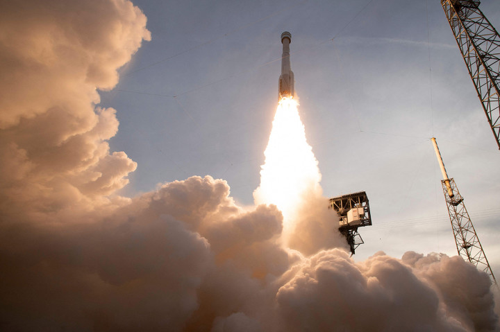 Misi Orbital Test Flight 2 (OFT-2) diluncurkan pada pukul 06.54 waktu setempat (2254 GMT) dari Kennedy Space Center di Florida, dengan pesawat ruang angkasa Boeing CST-100 Starliner dipasang di atas roket United Launch Alliance Atlas V.