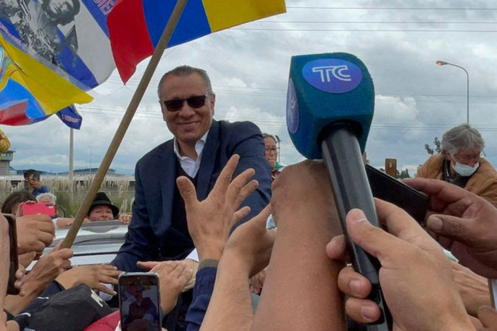 Dia juga dihukum pada 2020 karena menggunakan uang dari kontraktor untuk mendanai kampanye gerakan politik mantan Presiden Rafael Correa.