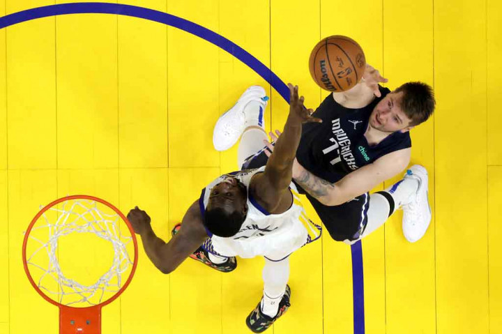Bintang Mavericks Luka Doncic sebenarnya mampu bangkit dari titik terendah musim playoff dengan 42 poin, hanya saja timnya yang mencetak 21 lemparan tiga angka tidak mampu meraih kemenangan pada laga final yang menggunakan sistem best-of-seven.