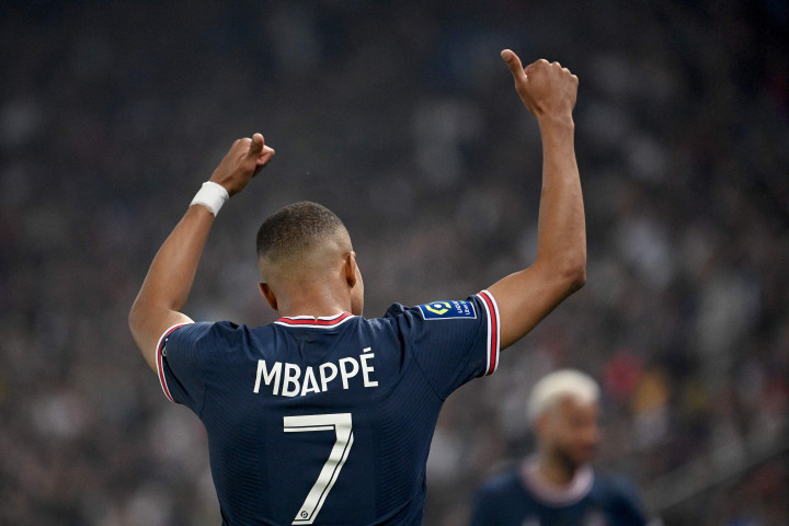 Mbappe kembali mencetak gol empat menit kemudian. Kali ini dia mencetak gol dari sudut sempit setelah menerima bola dari Lionel Messi.