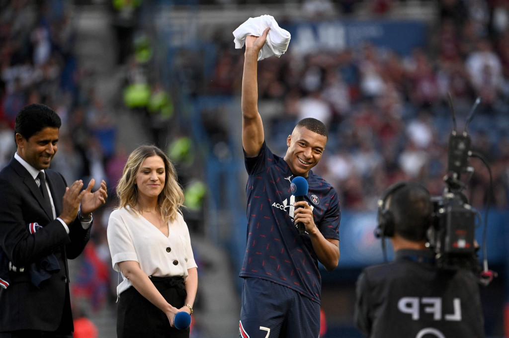 Mbappe juga disebut-sebut mendapat beberapa privilese. Pesepakbola berusia 23 tahun itu bisa ikut memutuskan pelatih, bisa bersuara pada kebijakan direktur olahraga, dan memiliki kewenangan terkait belanja dan penjualan pemain.