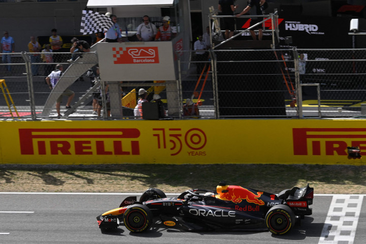 Sementara itu posisi keempat dan kelima masing-masing ditempati oleh pembalap Scuderia Ferrari, Carlos Sainz jr, dan pembalap Mercedes AMG Petronas lainnya, Lewis Hamilton.