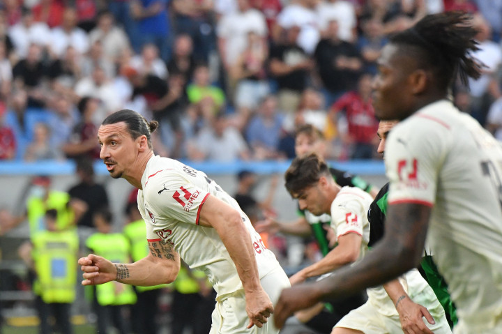 Milan yang cuma butuh hasil imbang bermain menyerang sejak menit awal.