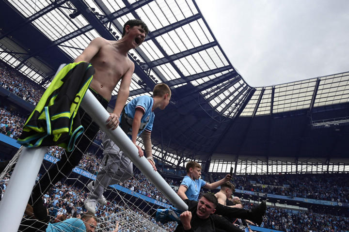 Seperti diketahui, Manchester City meraih gelar juara Liga Inggris 2021/2022 secara dramatis. Sempat tertinggal dua gol, The Citizens comeback menang 3-2. 