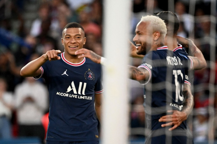Paris Saint-Germain menutup Ligue 1 2021/2022 dengan berpesta lima gol ke gawang FC Metz. Dalam laga yang digelar di Parc des Princes, Minggu, 22 Mei 2022, dini hari WIB, Kylian Mbappe, yang baru memperpanjang kontrak hingga 2025, mencetak hattrick untuk PSG.